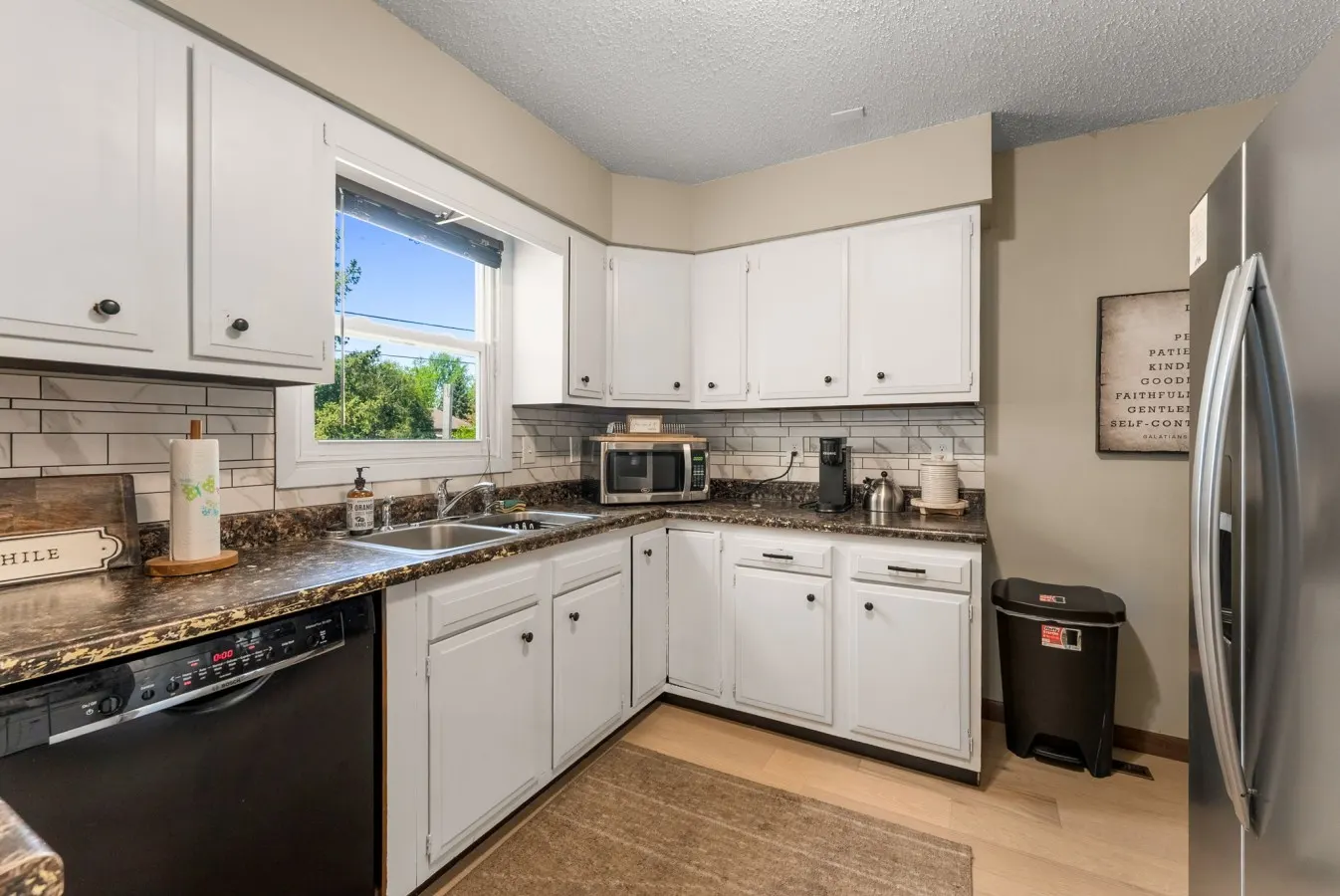 Heartland Haven: A 4-Bed Delight 16