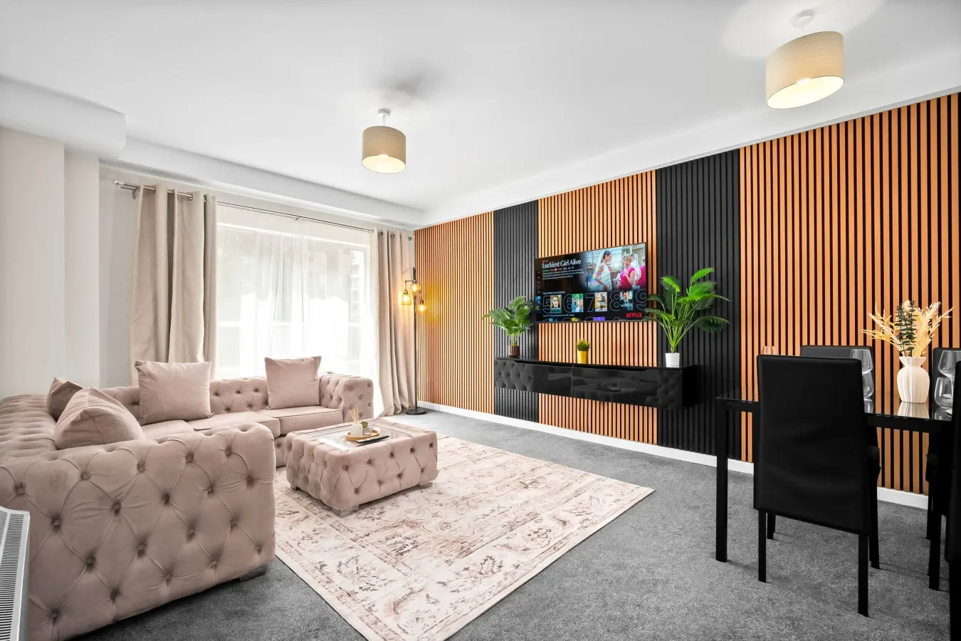 Luxury Apartment - Sleeps 4 - City Centre - Parking