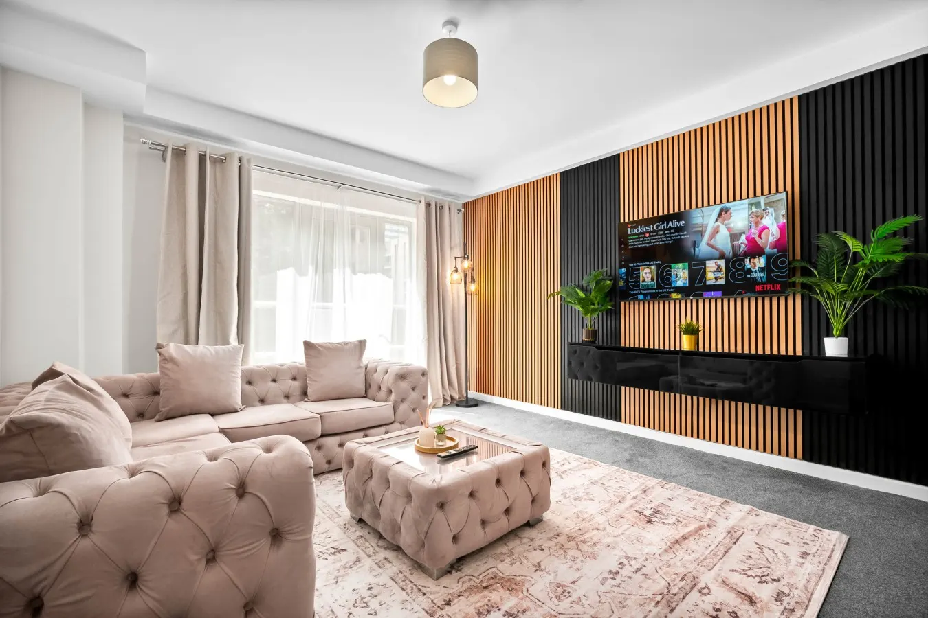 Luxury Apartment - Sleeps 4 - City Centre - Parking 8
