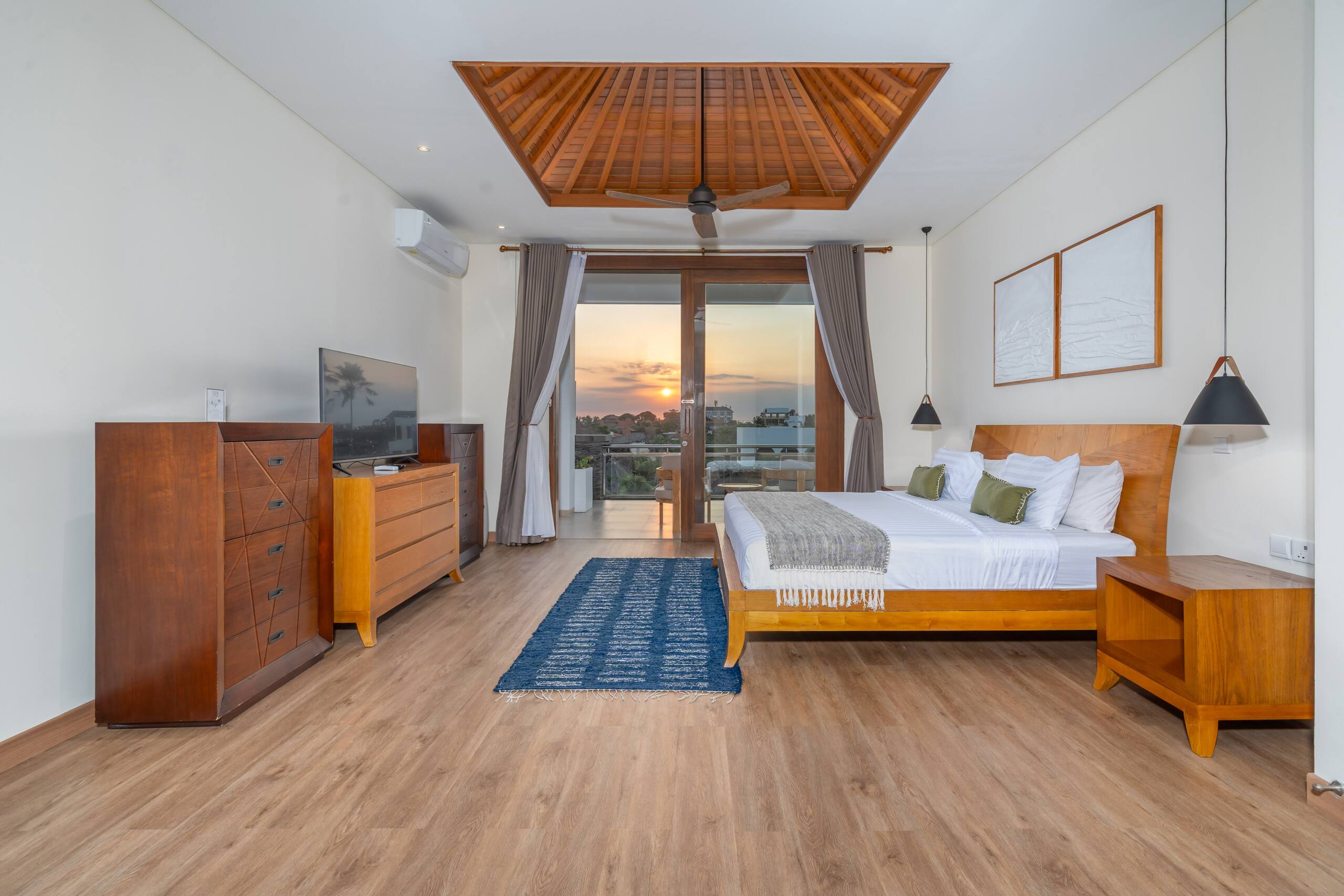 Jos Villa - 7Br Luxury by Batu Bolong Beach — photo 4