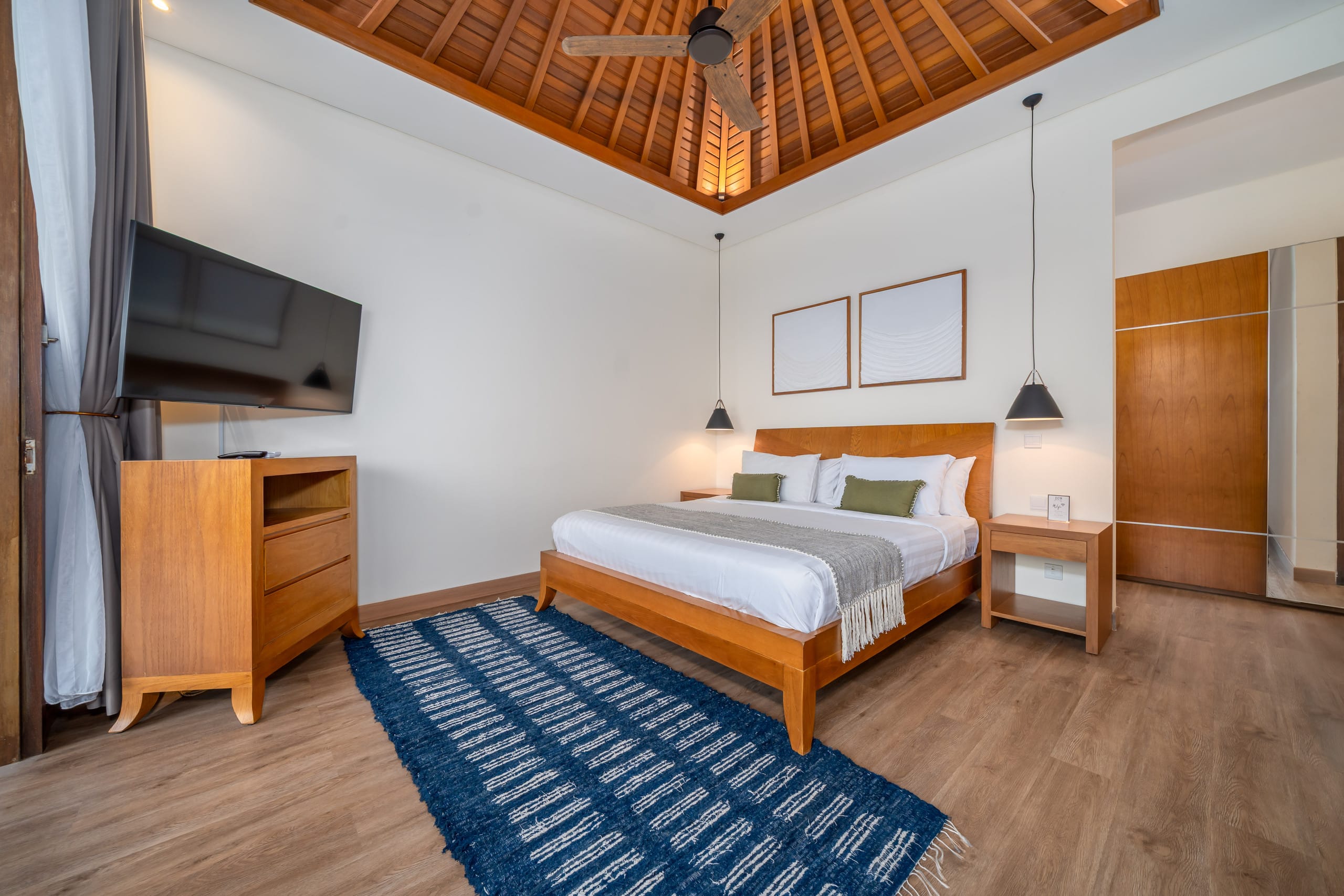 Jos Villa - 7Br Luxury by Batu Bolong Beach 26