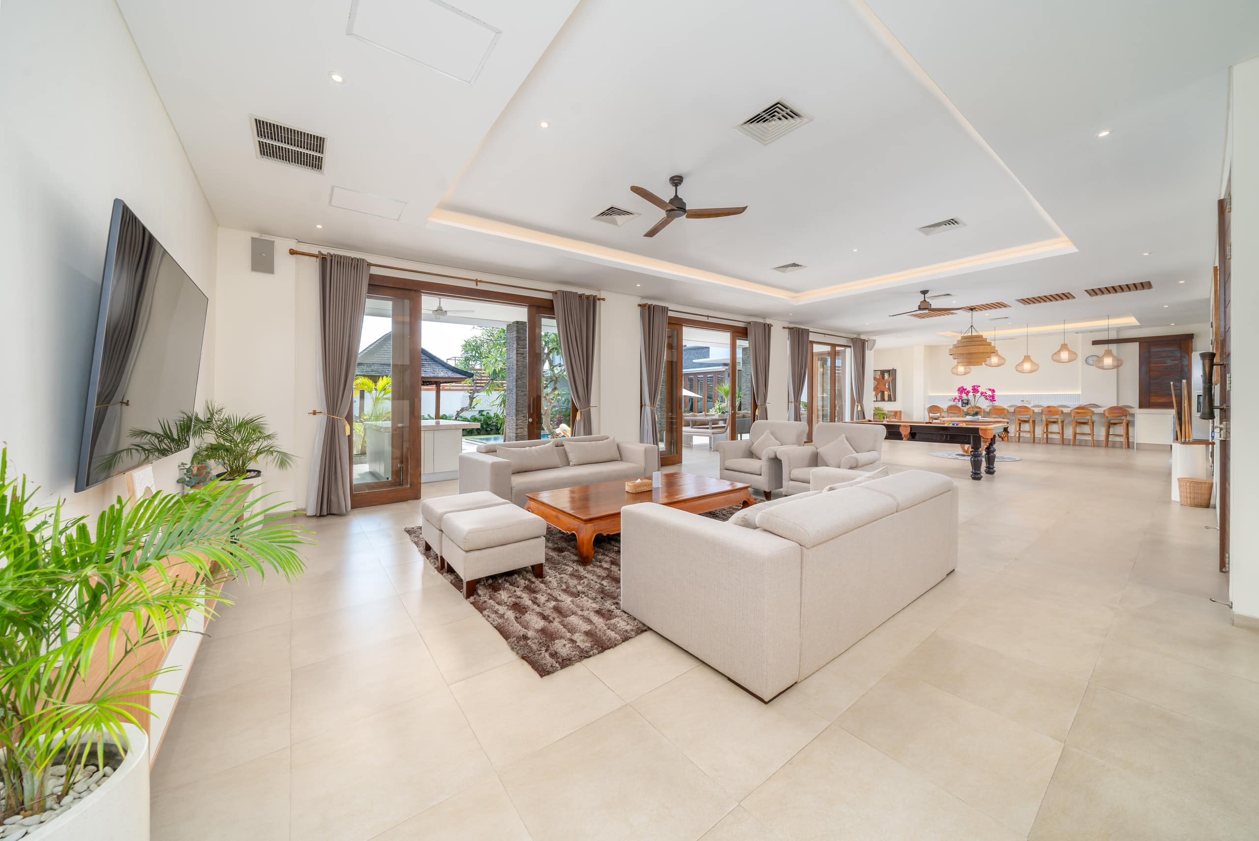 Jos Villa - 7Br Luxury by Batu Bolong Beach — photo 5