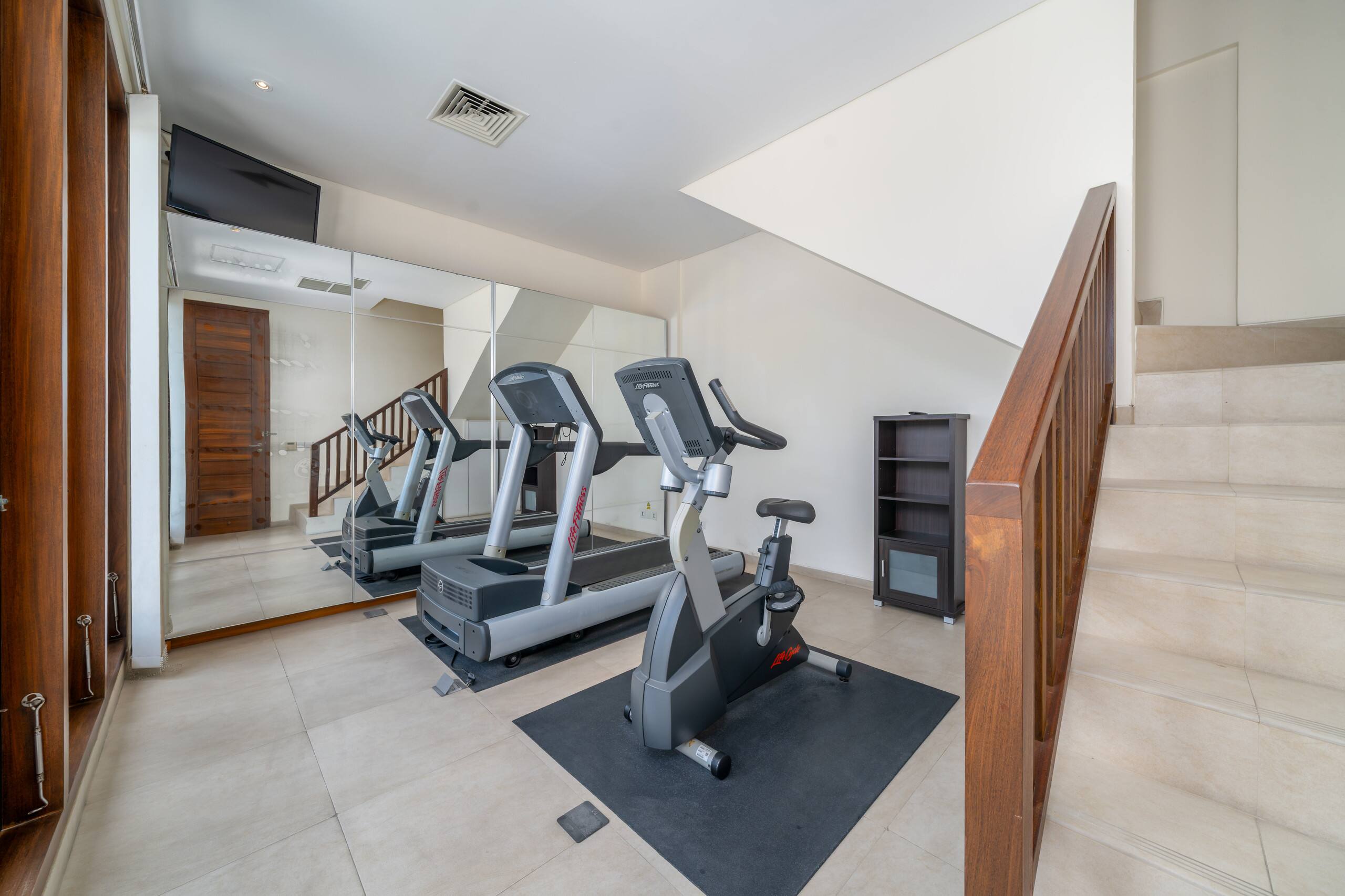 Jos Villa - 7Br Luxury by Batu Bolong Beach — photo 3
