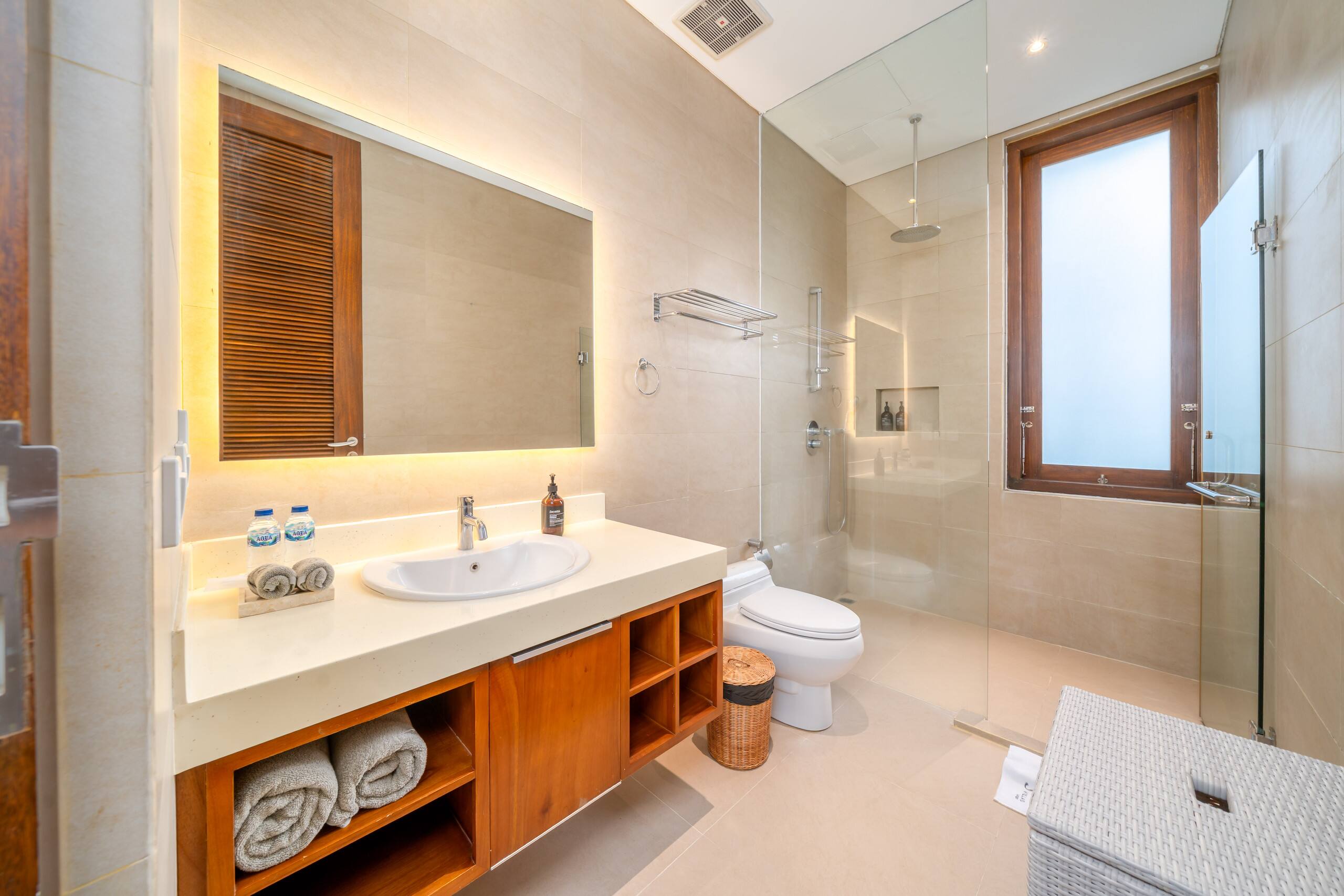 Jos Villa - 7Br Luxury by Batu Bolong Beach 38
