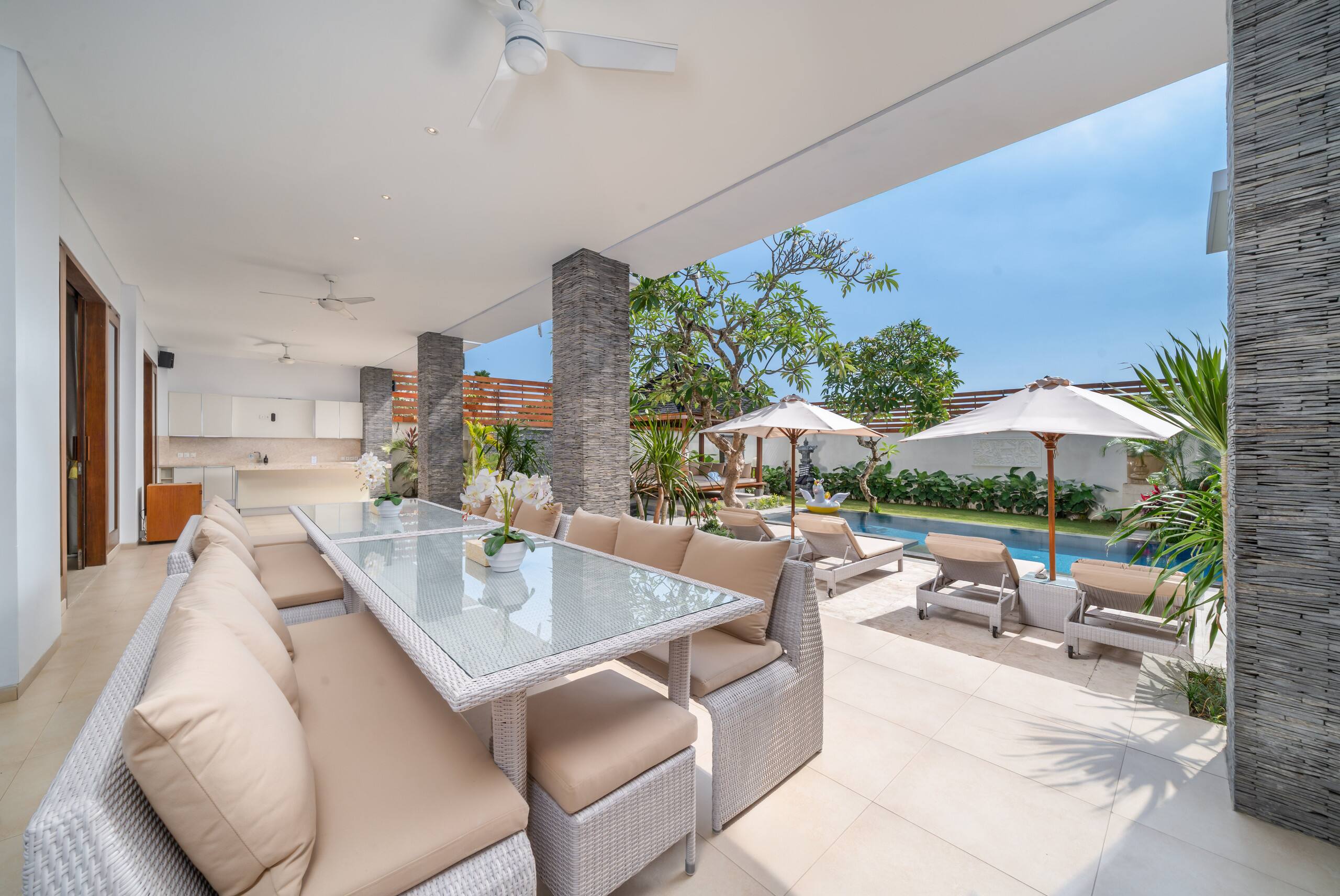 Jos Villa - 7Br Luxury by Batu Bolong Beach 20