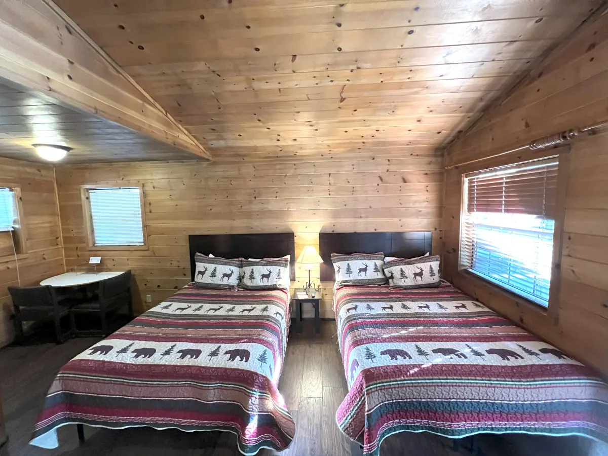 Secluded, Quiet 2bd Suite w/ Tub - Bear Manor #16 — photo 5