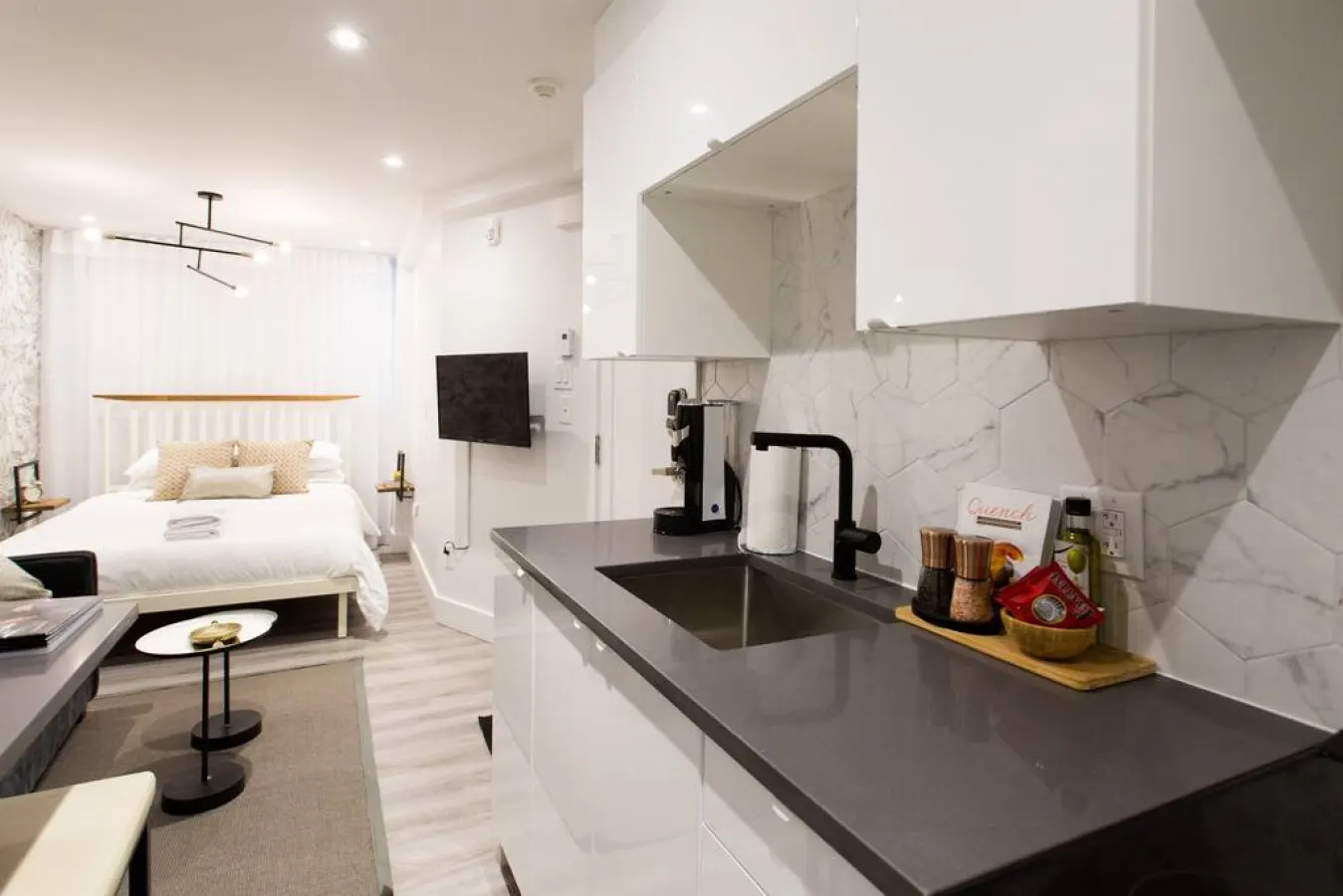 Little Italy - Cozy and Fresh Mini Studio with kitchen - Unit 102 12