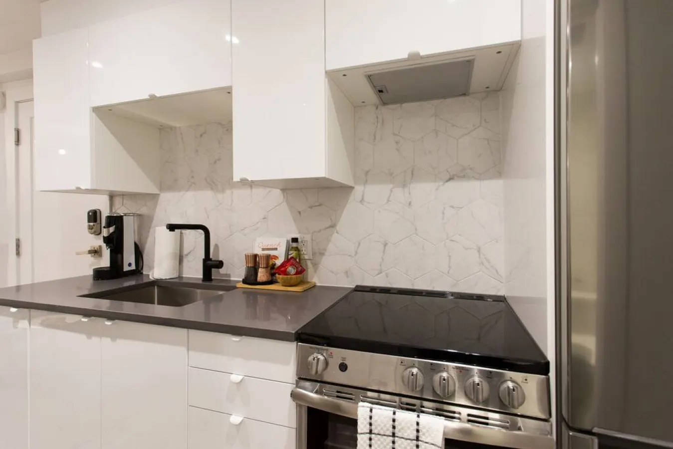 Little Italy - Cozy and Fresh Mini Studio with kitchen - Unit 102 15