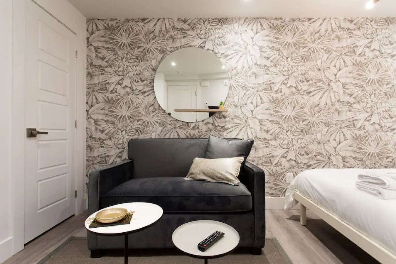 Little Italy - Cozy and Fresh Mini Studio with kitchen - Unit 102 3