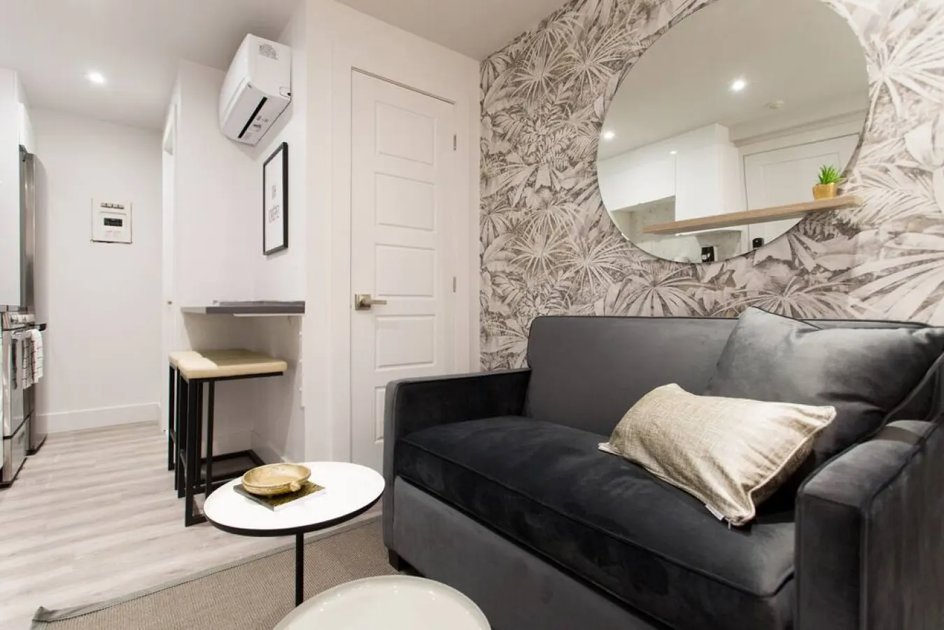 Little Italy - Cozy and Fresh Mini Studio with kitchen - Unit 102 4