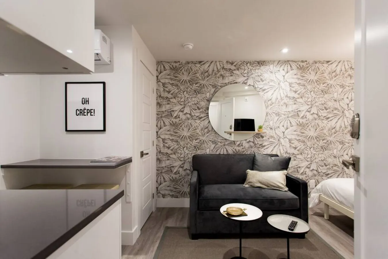 Little Italy - Cozy and Fresh Mini Studio with kitchen - Unit 102 5