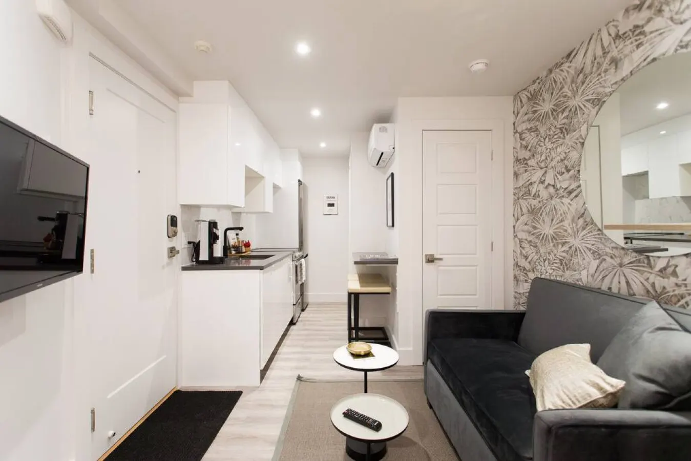 Little Italy - Cozy and Fresh Mini Studio with kitchen - Unit 102 6