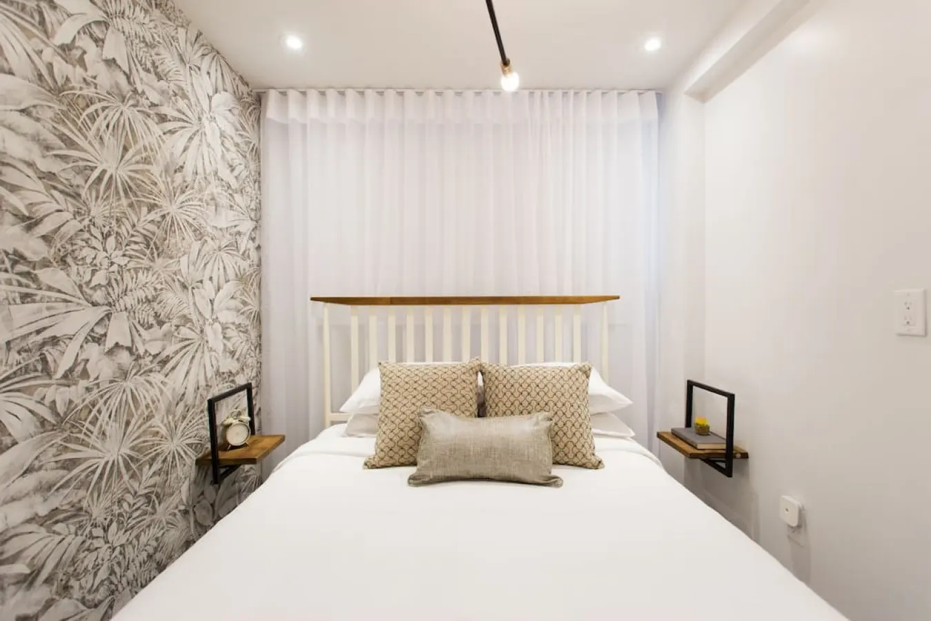Little Italy - Cozy and Fresh Mini Studio with kitchen - Unit 102 7