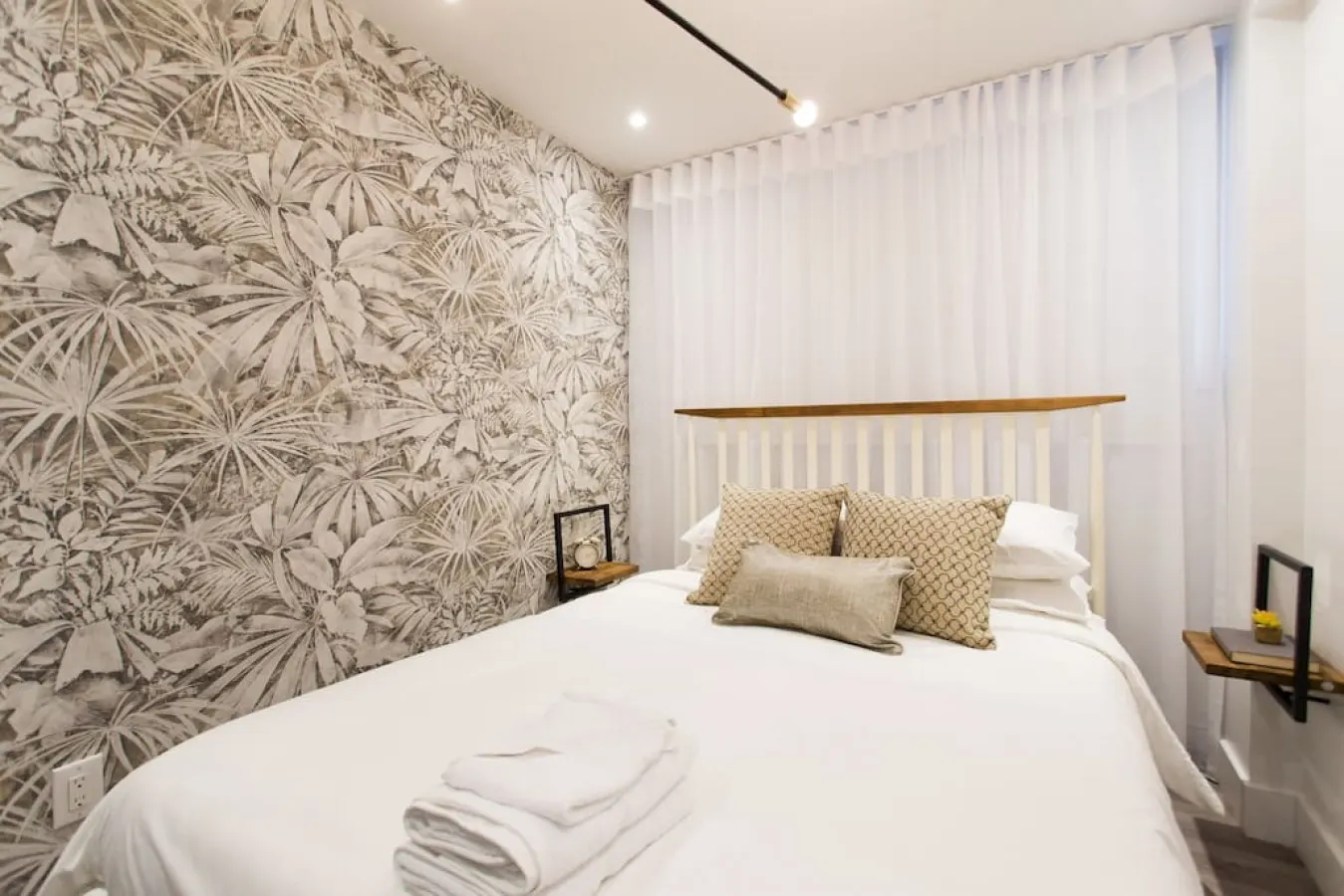 Little Italy - Cozy and Fresh Mini Studio with kitchen - Unit 102 8