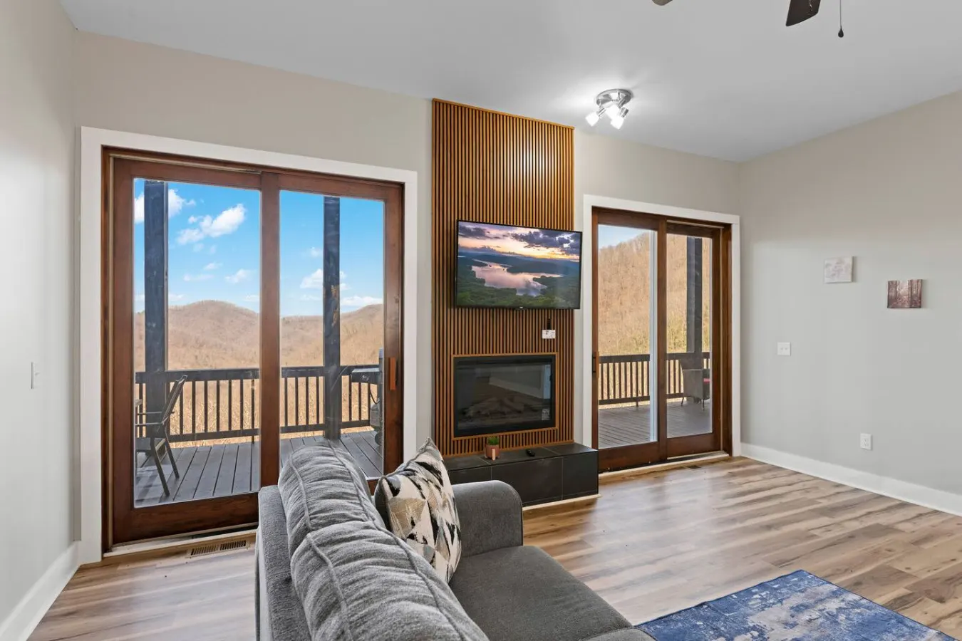 Luxury Condo King w/ Amazing View, Peace & Hikes 2