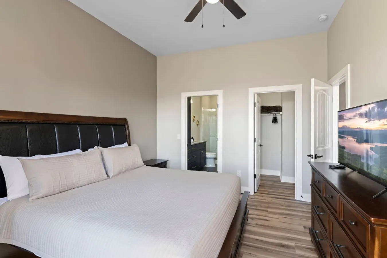Luxury Condo King w/ Amazing View, Peace & Hikes 9