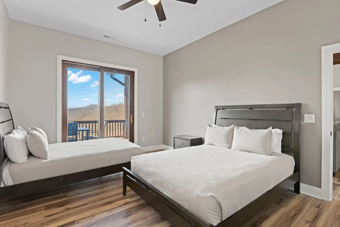 Luxury Condo King w/ Amazing View, Peace & Hikes 11