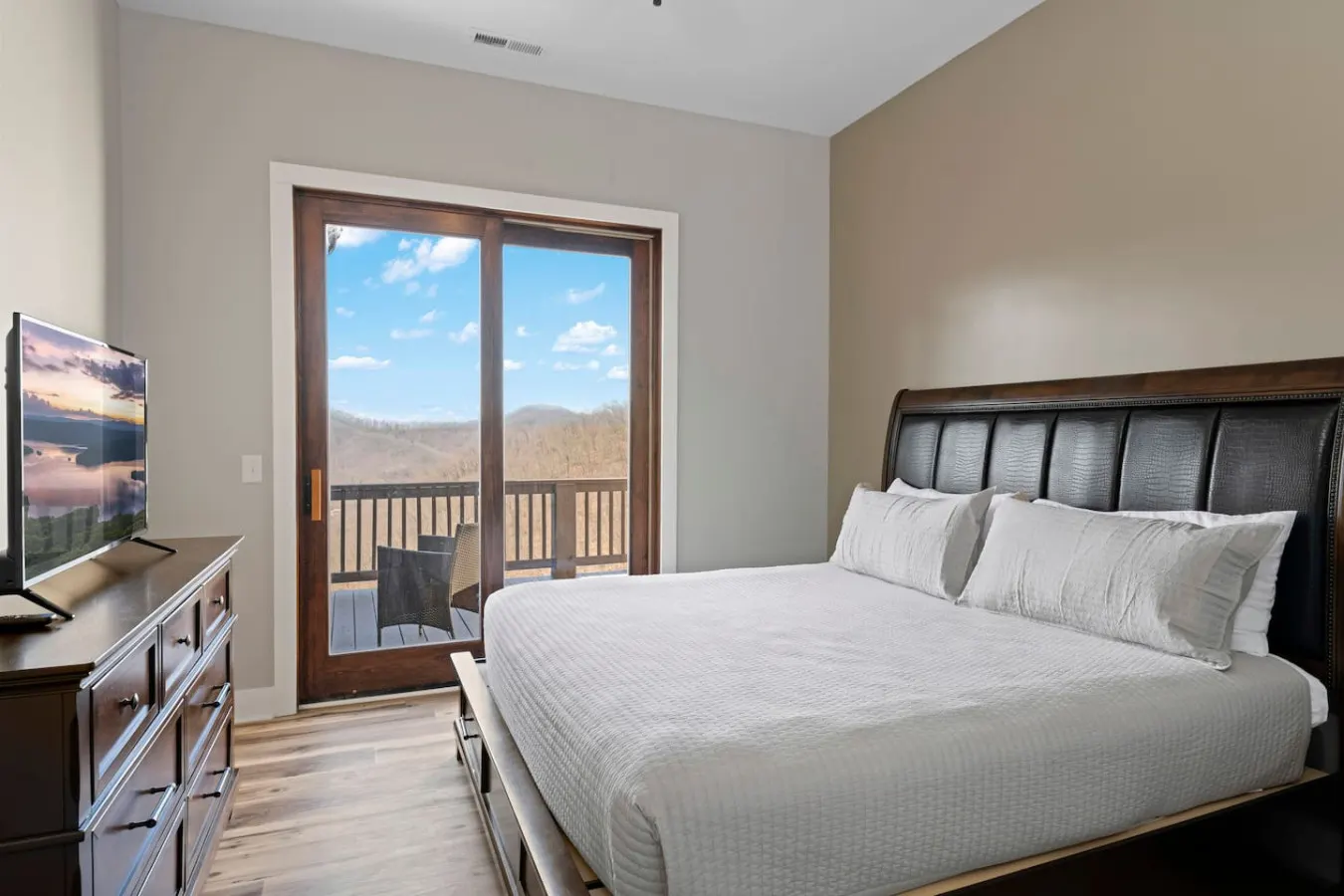 Luxury Condo King w/ Amazing View, Peace & Hikes 3