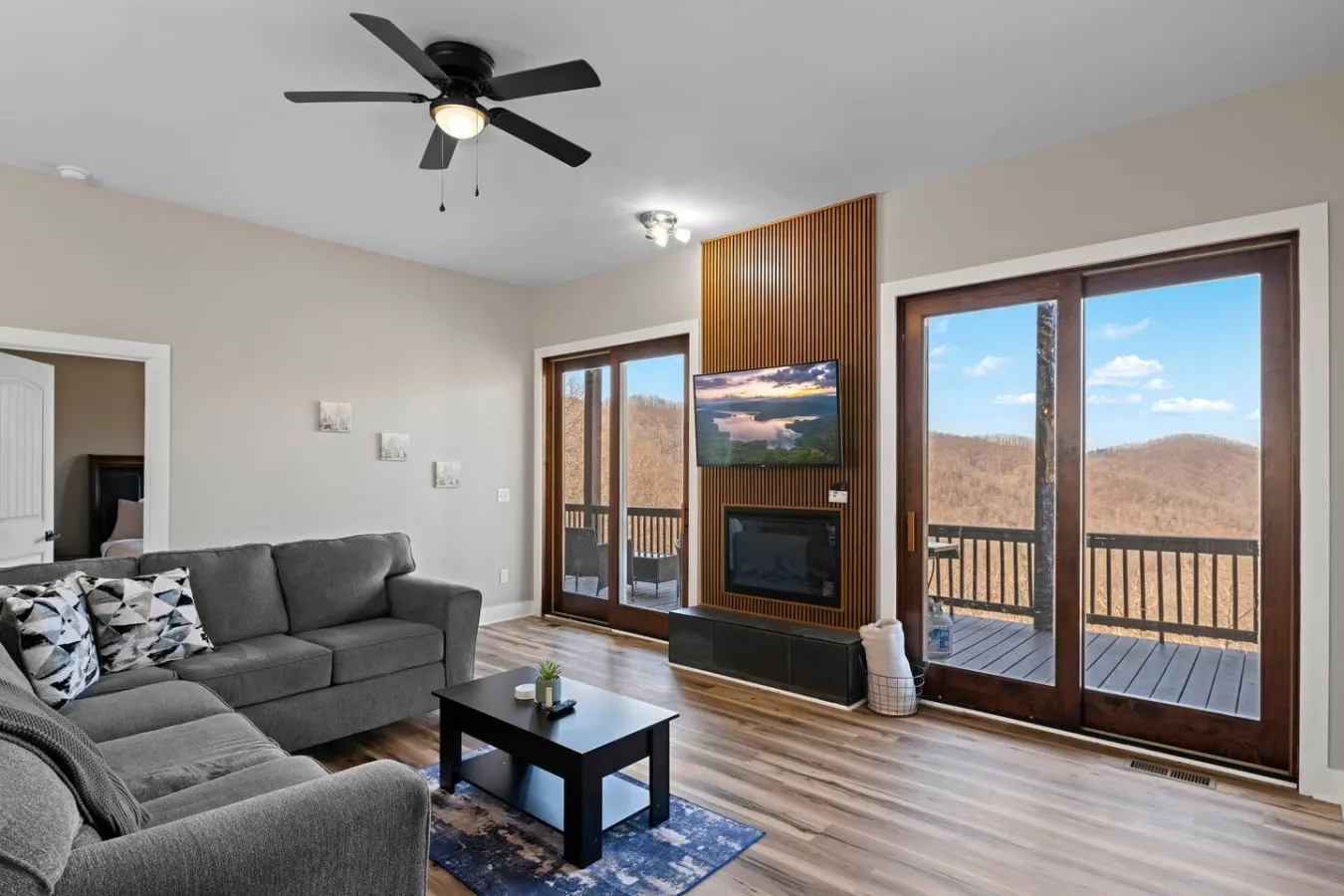 Luxury Condo King w/ Amazing View, Peace & Hikes 7