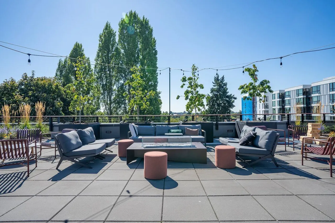 Central District Condo Seattle Queen Bed Rooftop 4