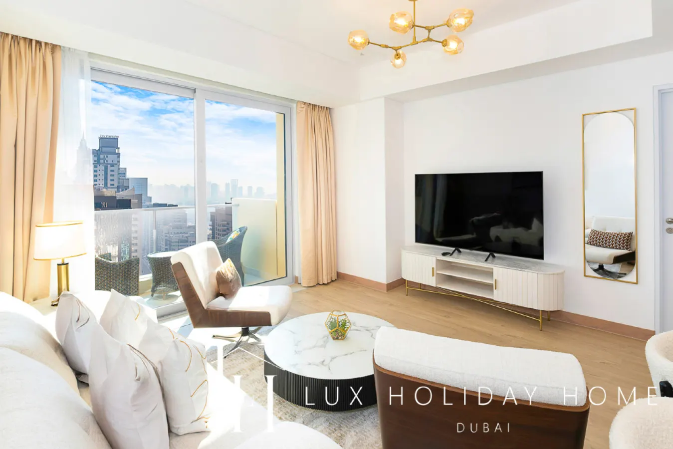 LUX | The JW Marina Suite 2 — photo 2