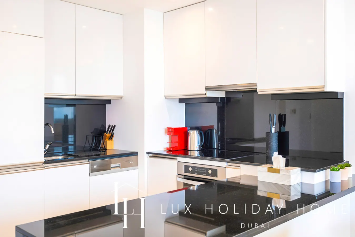 LUX The JW Marina Suite 2 17