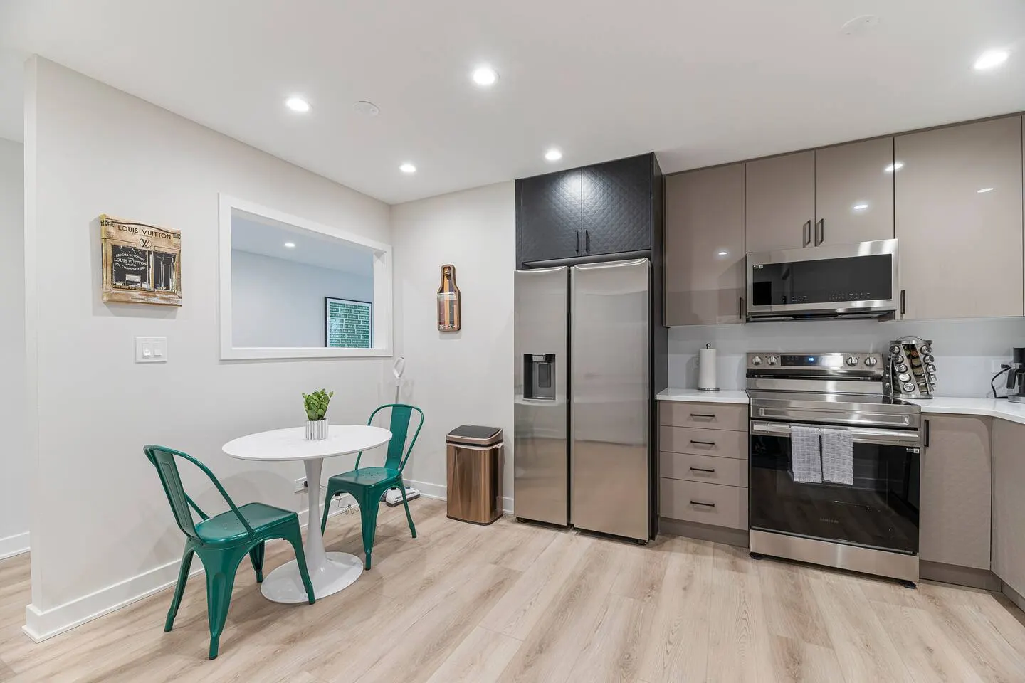 2 bed/2bath, parking, King bed, freshly renovated 5