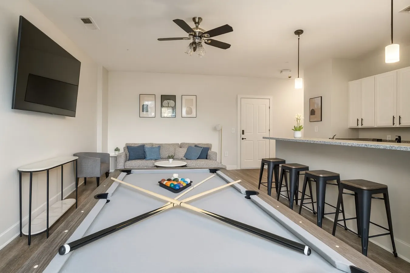 Family & Group Retreat3QueensBeds + Pool Table 7B 10