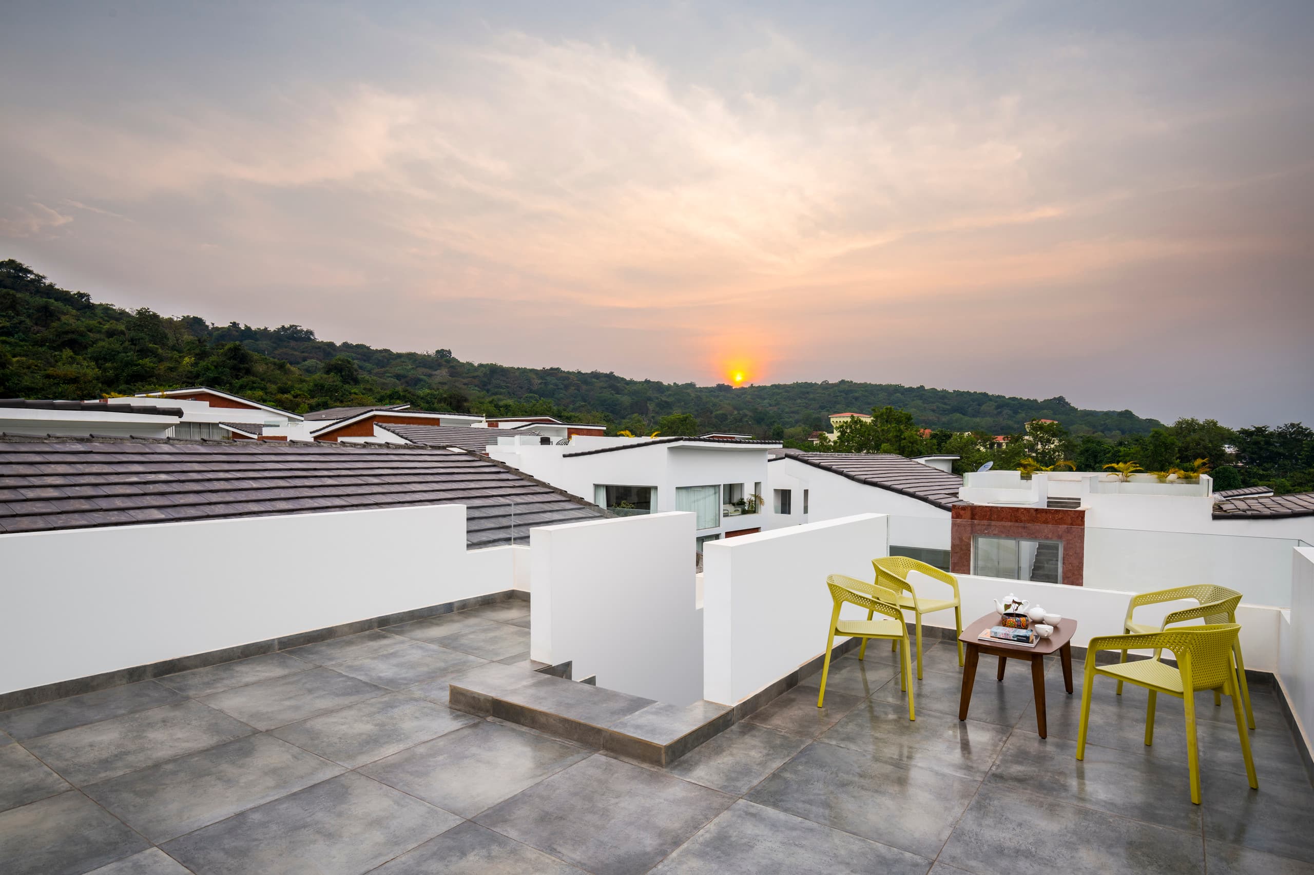 ElTesoro Sunlit 2BHK w/ Spacious Private Terrace — photo 5
