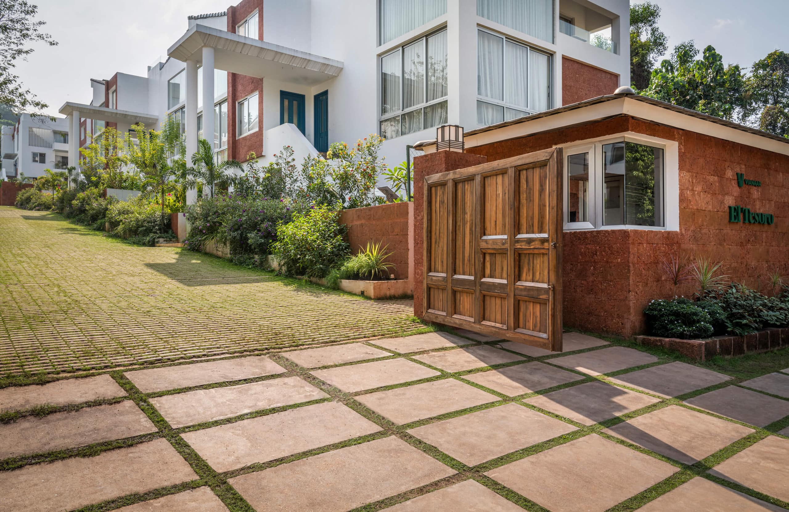 ElTesoro Sunlit 2BHK w/ Spacious Private Terrace 28