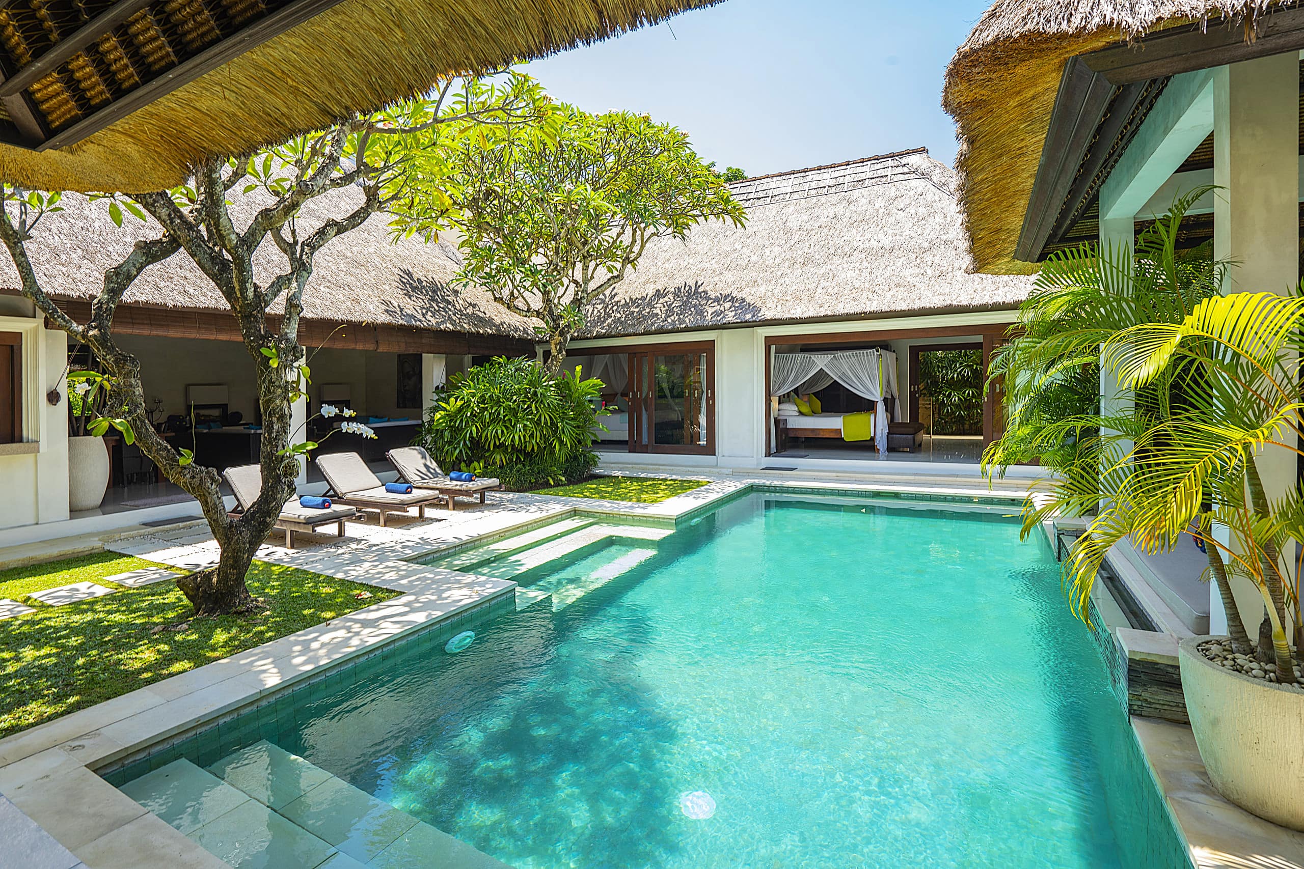 Superb and elegant villa close to the beach