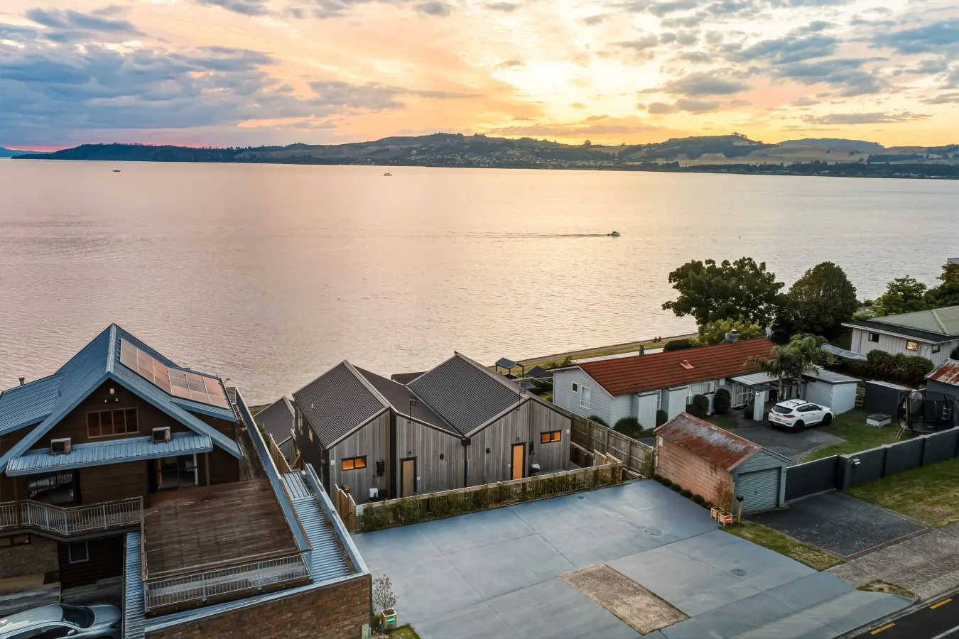 Roam Taupo Upper Terrace Unit 4 - Spa Pool 1