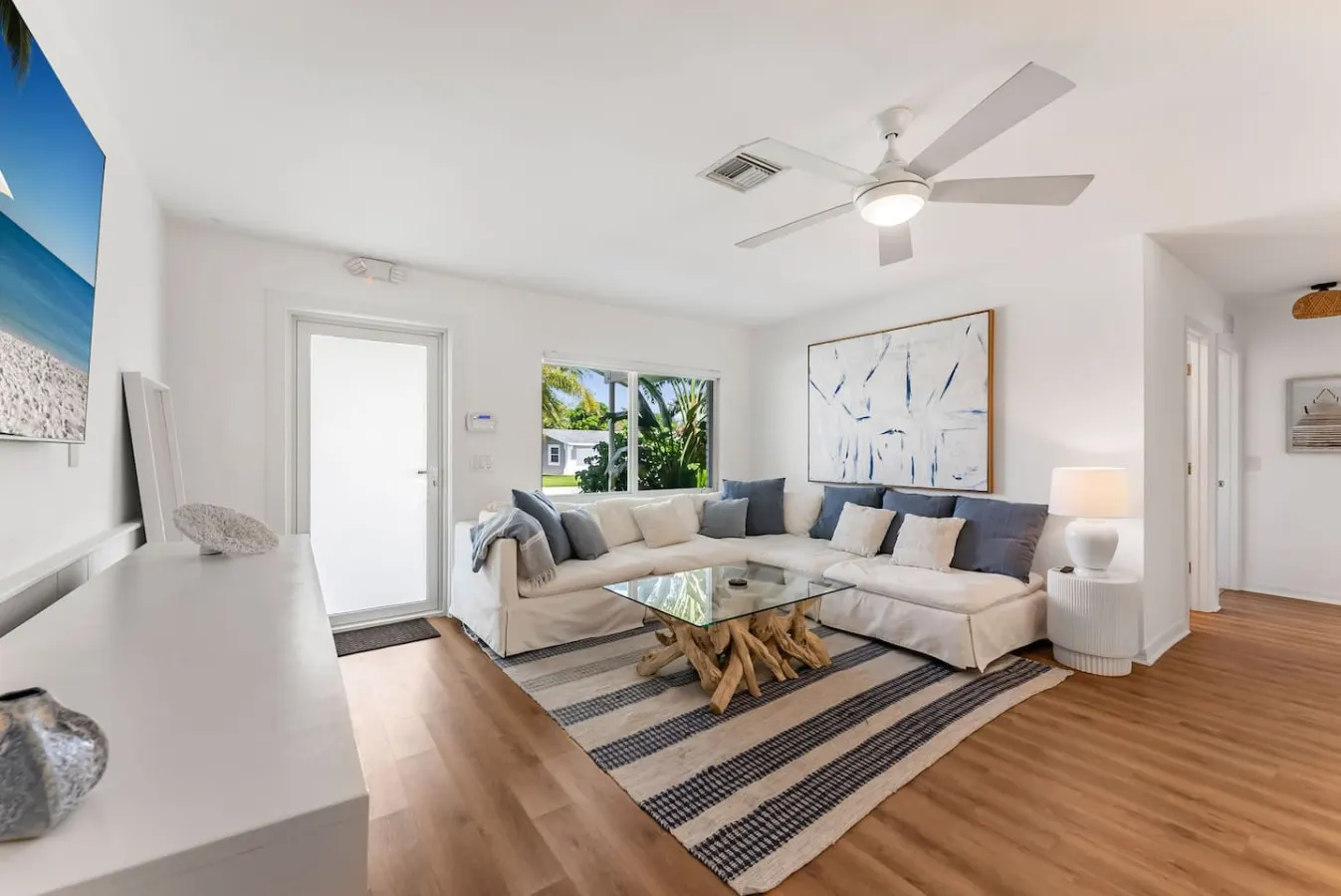 Stunning Tropical Heated Pool House Near The Beach 9