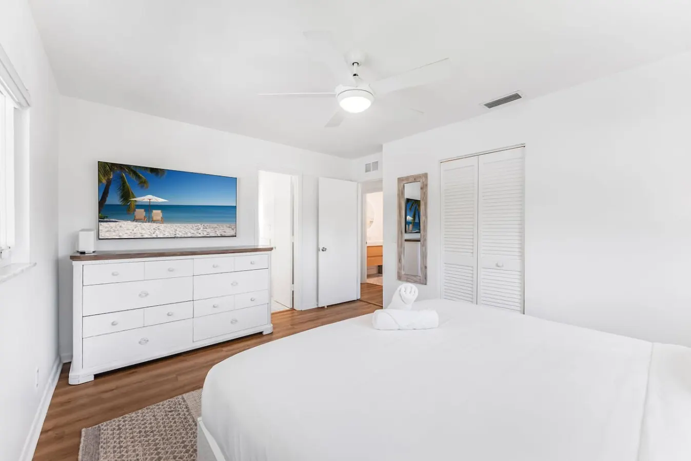 Stunning Tropical Heated Pool House Near The Beach 15