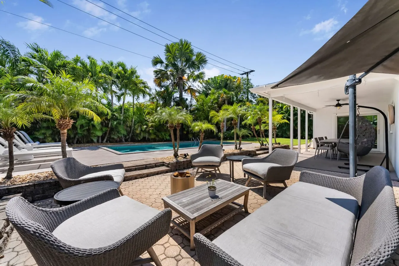 Stunning Tropical Heated Pool House Near The Beach — photo 4