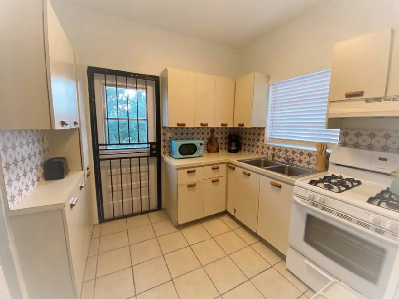 2BR Little Havana Walk to Calle Ocho Parking 10