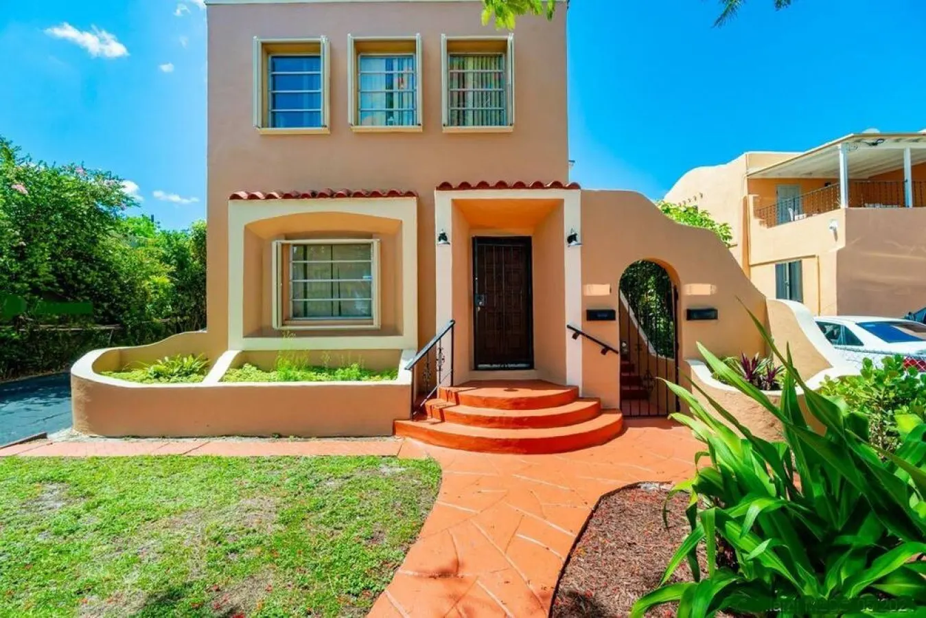 2BR Little Havana Walk to Calle Ocho Parking 15