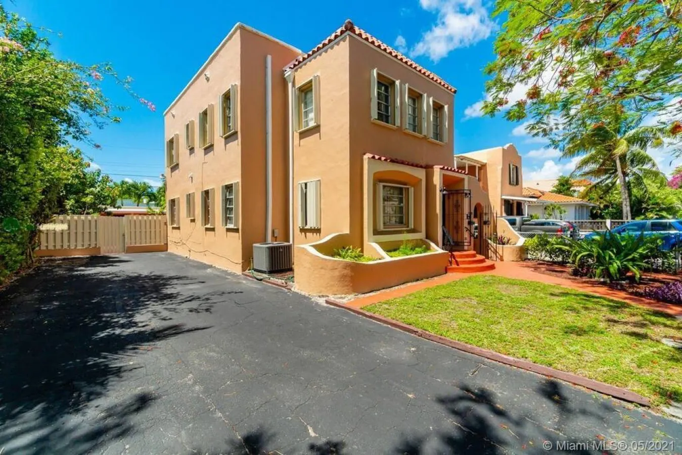 2BR Little Havana Walk to Calle Ocho Parking 16