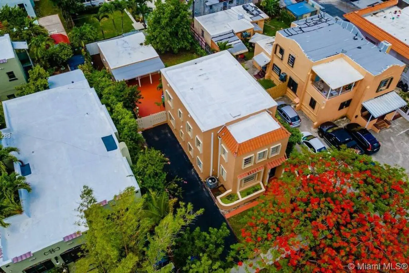 2BR Little Havana Walk to Calle Ocho Parking 17