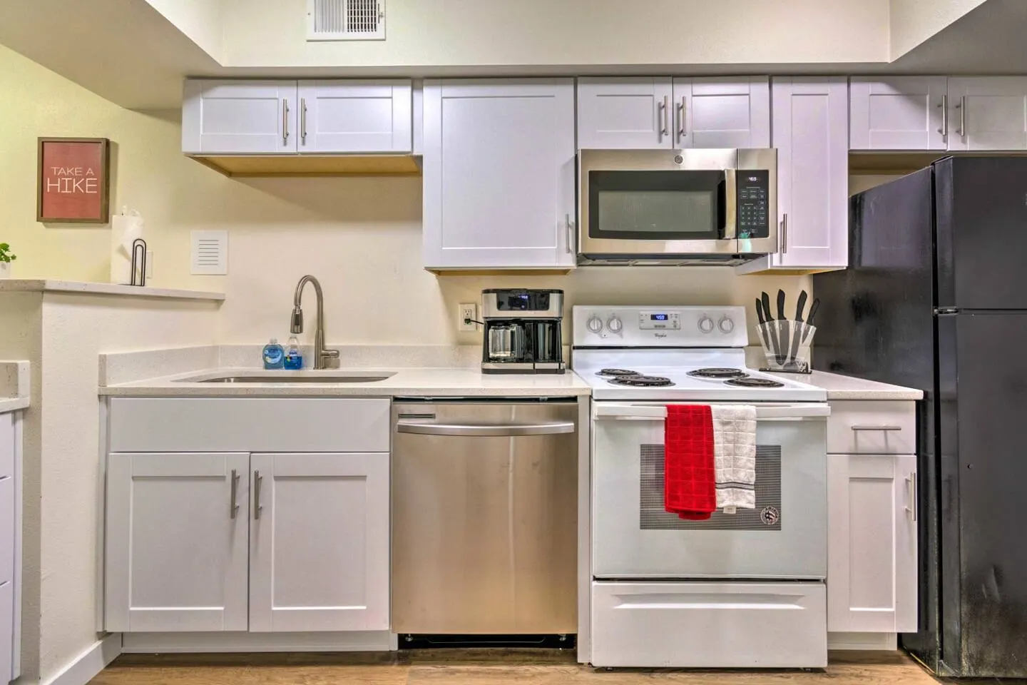 Cozy 2BR • Steps to UAMS • Long-Term Welcome — photo 3