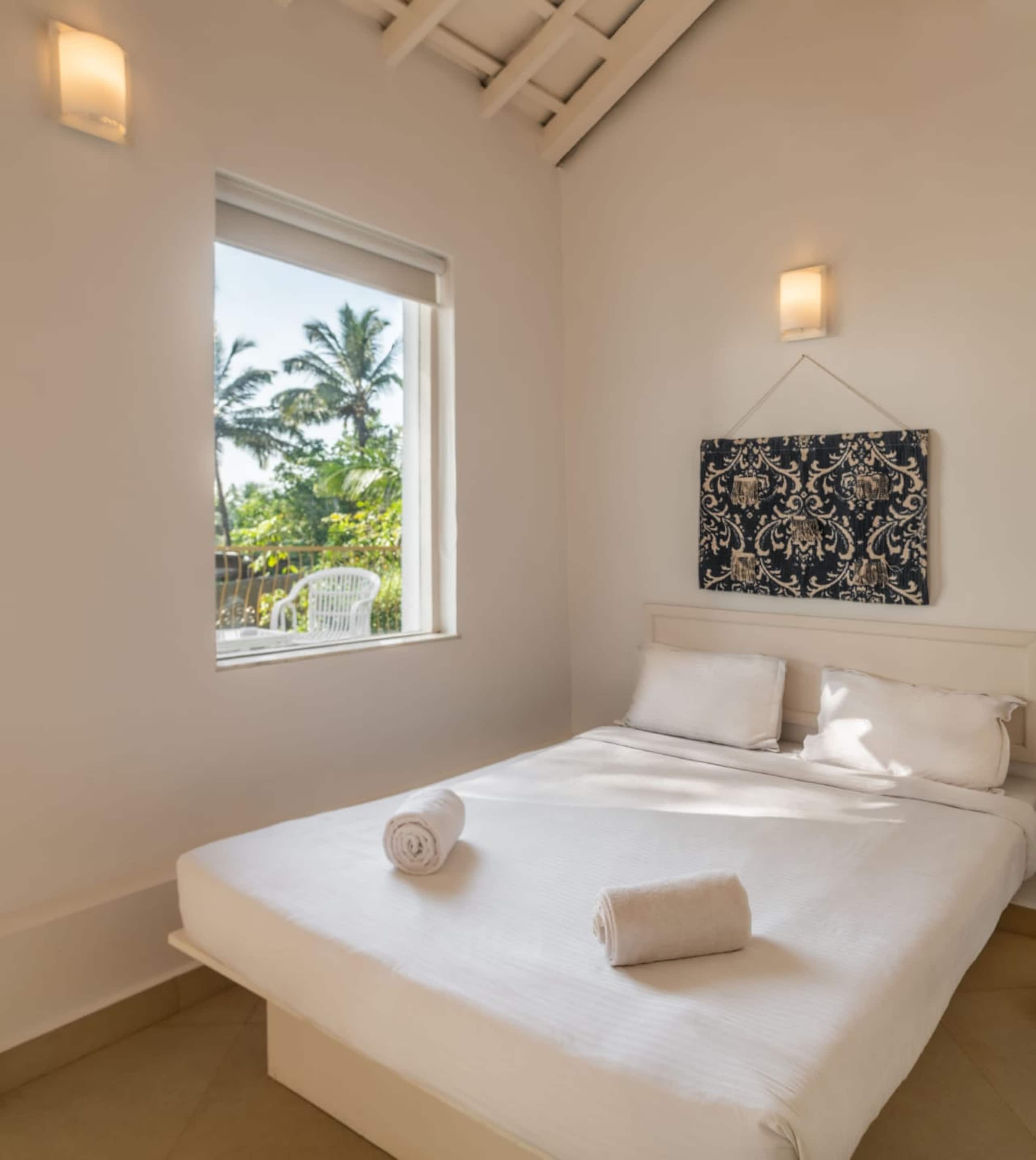 4 Bedroom Beachfront Villa In Morjim 8