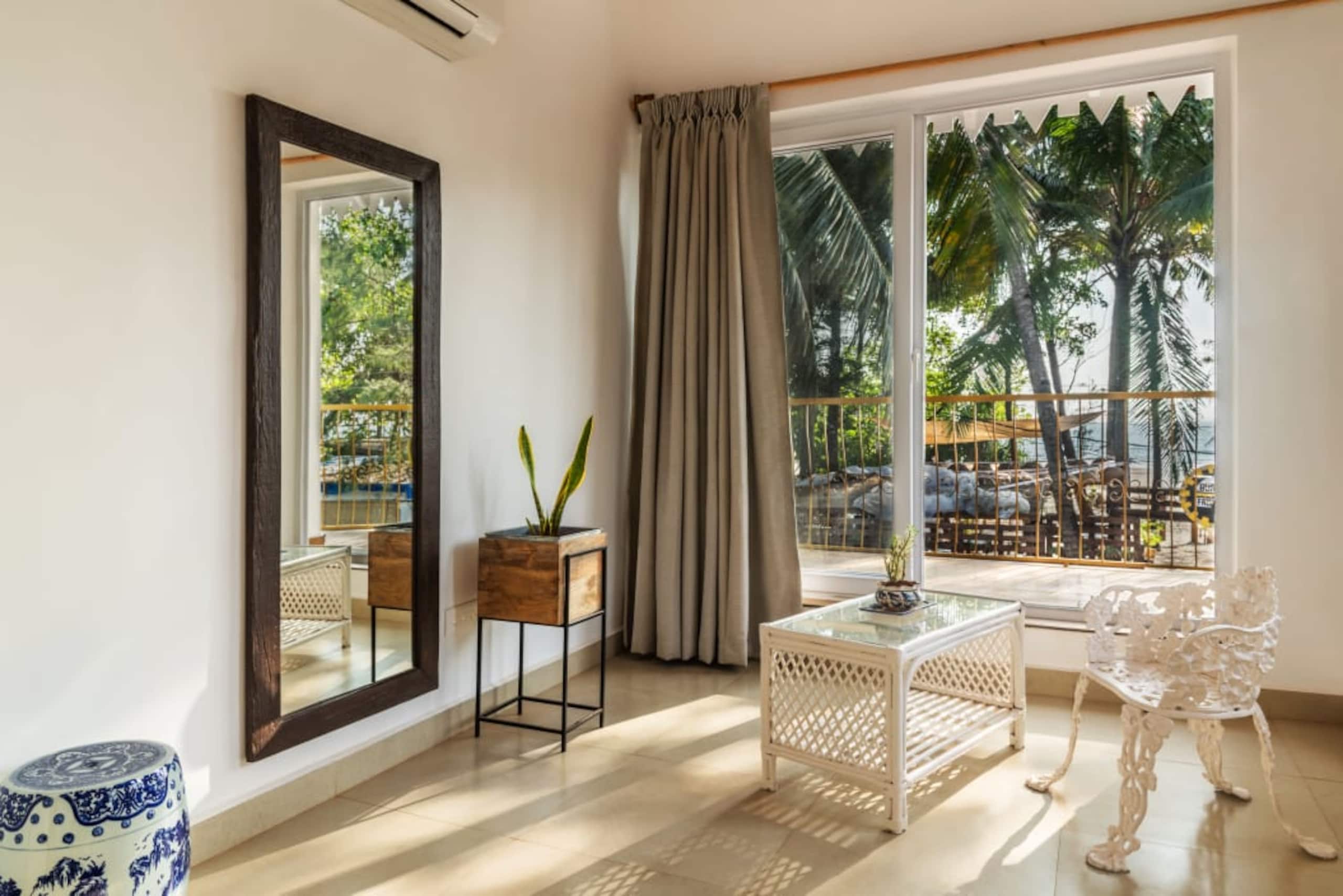 4 Bedroom Beachfront Villa In Morjim 14