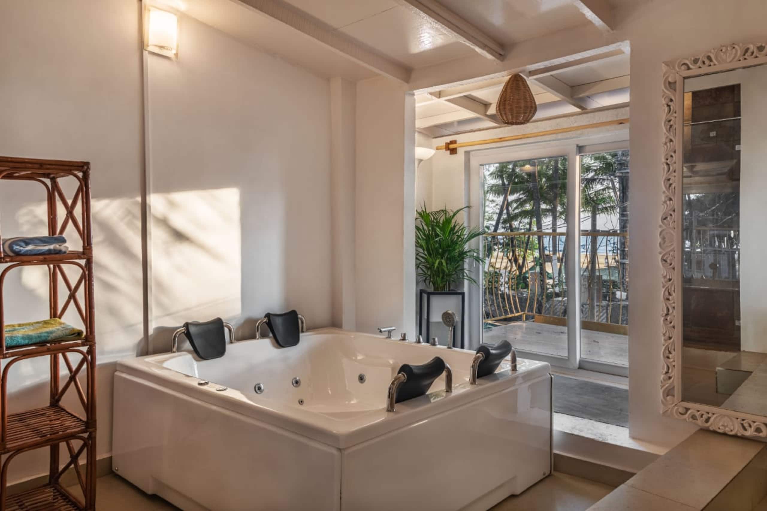 4 Bedroom Beachfront Villa In Morjim 16