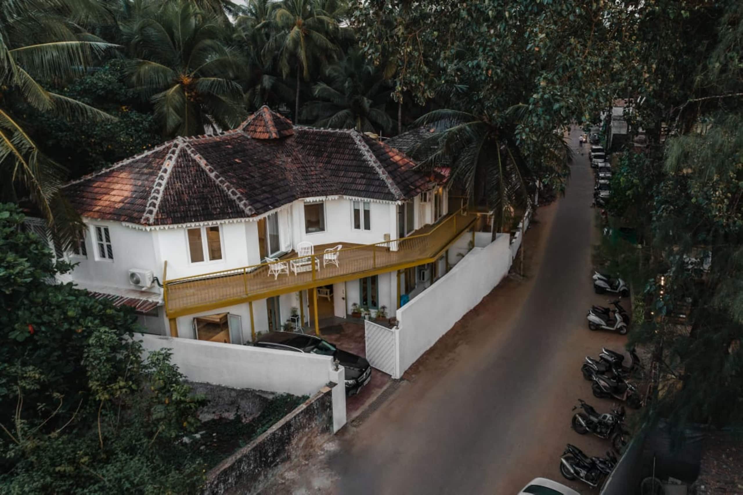4 Bedroom Beachfront Villa In Morjim 5
