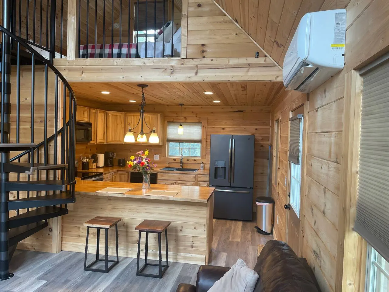 Rustic Elegance, cabin in heart of Jonesborough, TN 9