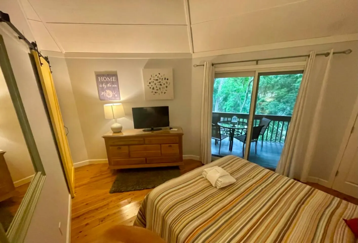 Hilton Head Beach Getaway, 2 Bedroom beach house 8