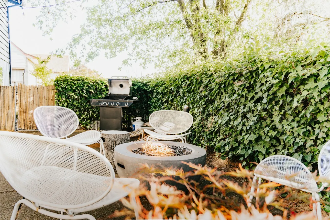 Minimal Zen Haven: Spa Baths & Views · Near UO