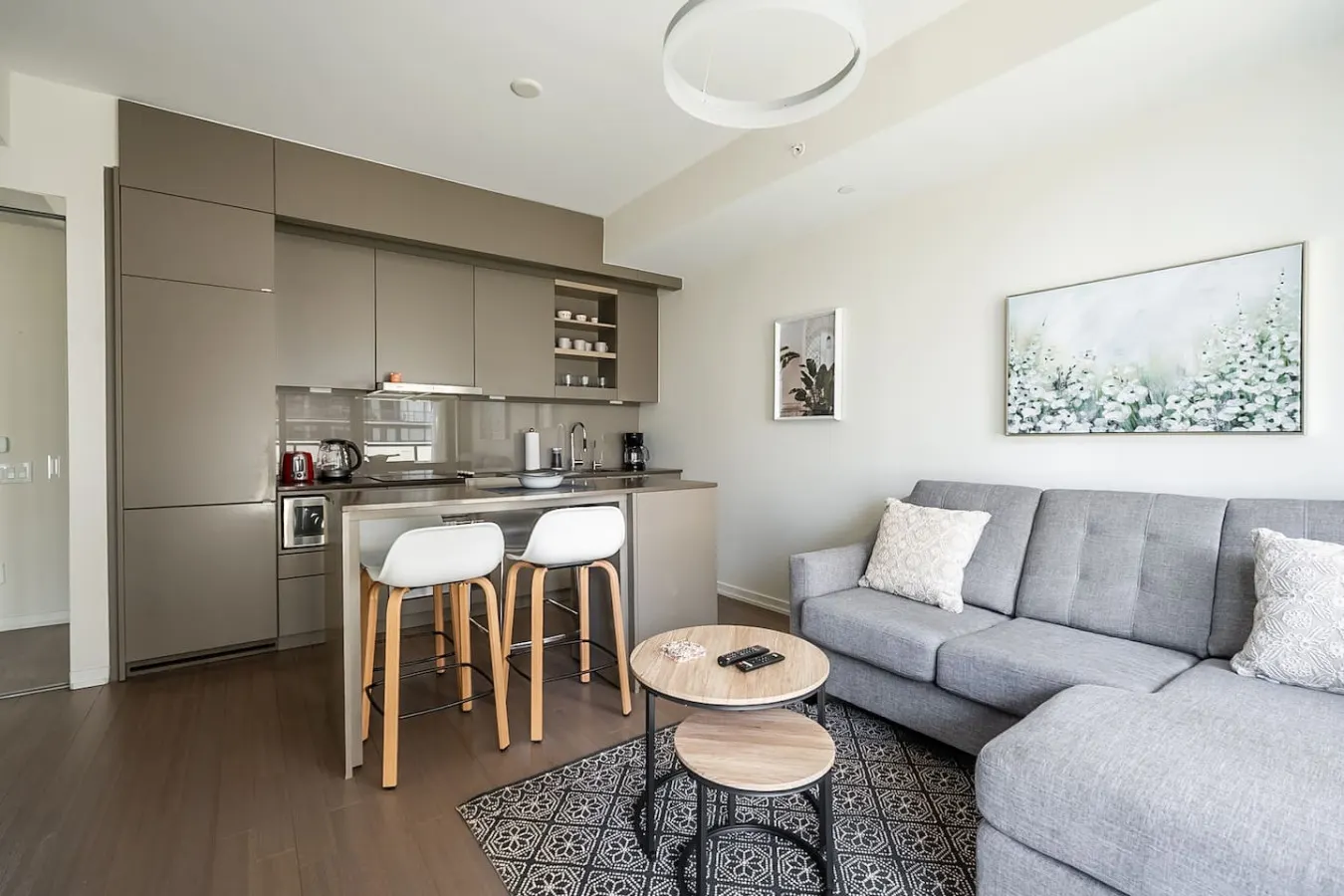 Sleek 1BR Condo • Sleeps 4 • Walk to Everything