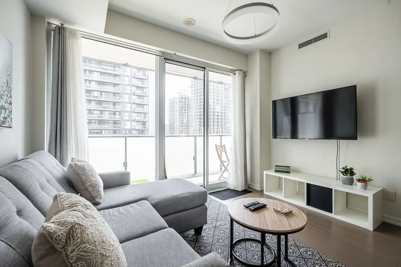 Sleek 1BR Condo Sleeps 4 Walk to Everything 2