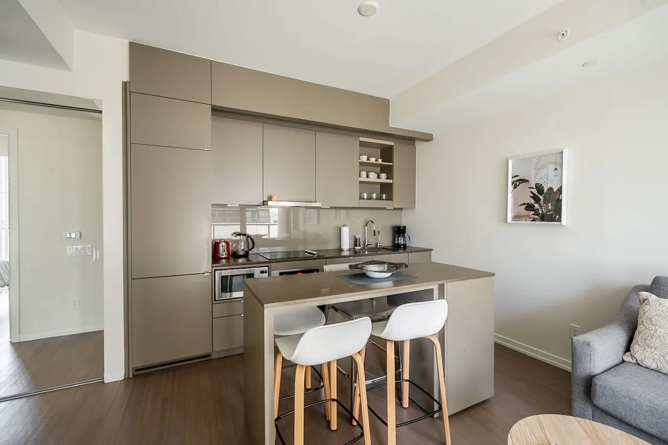 Sleek 1BR Condo Sleeps 4 Walk to Everything 9